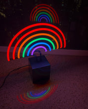 將圖像加載到圖庫查看器中，USB 六色彩虹霓虹檯燈 LGBTQ+ Gay Pride
