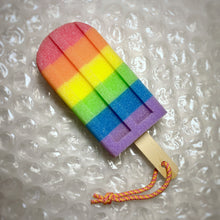 將圖像加載到圖庫查看器中，彩虹雪條海綿 LGBTQ+
